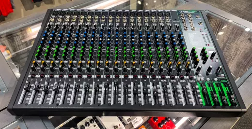 Store Special Product - Mackie - ProFX22v3 22-Channel 4 Bus Professional Effects Mixer with USB